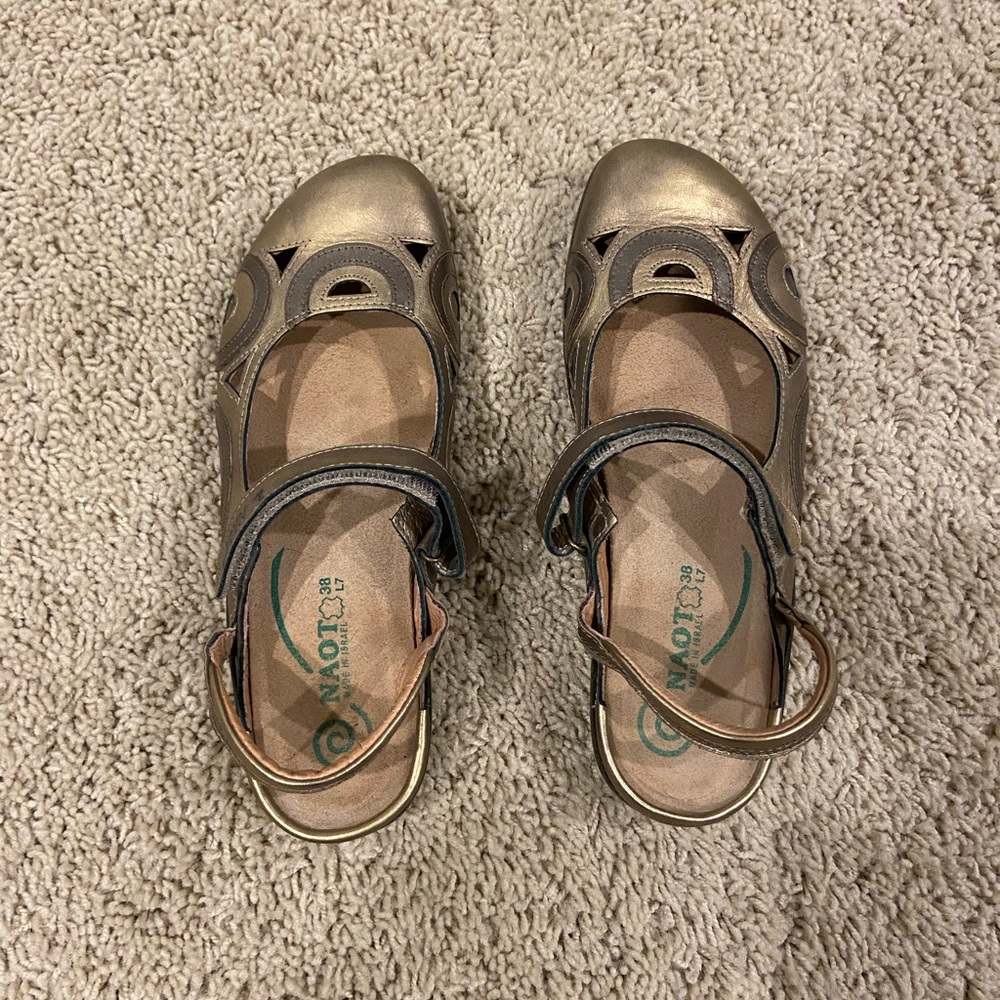Naot Womens sling back sandal